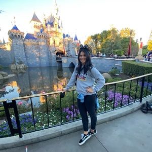 Meet your Posher, Ellize